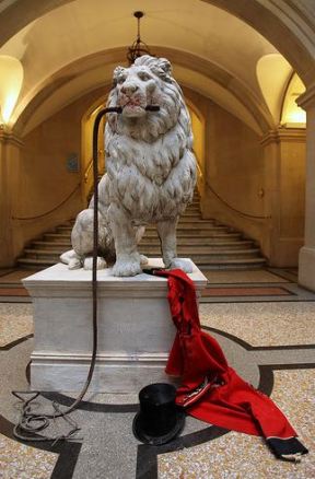 2009:7 - Original - Sculpture - Lion tamer - unknown source